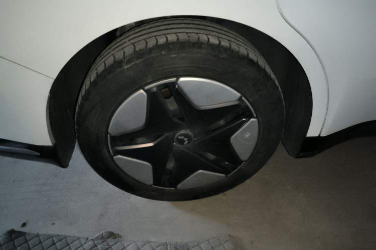Used Wuling E5 2024 410 km Standard Version Exterior 4
