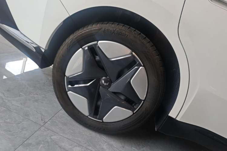 Used Wuling E5 2024 510 km Standard Version Exterior 5