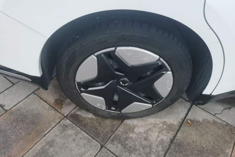 Used Wuling E5 2024 410 km Standard Version Exterior 5
