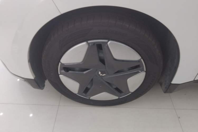 Used Wuling E5 2024 410 km Standard Version Exterior 7