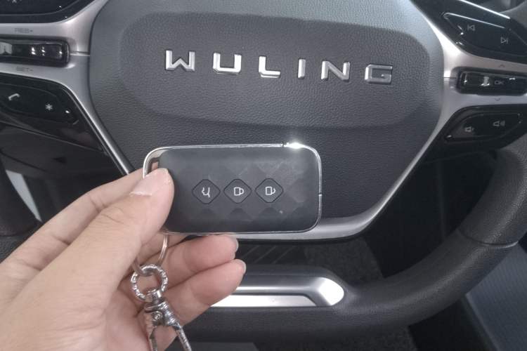 Used Wuling E5 2024 410 km Standard Version Interior 1