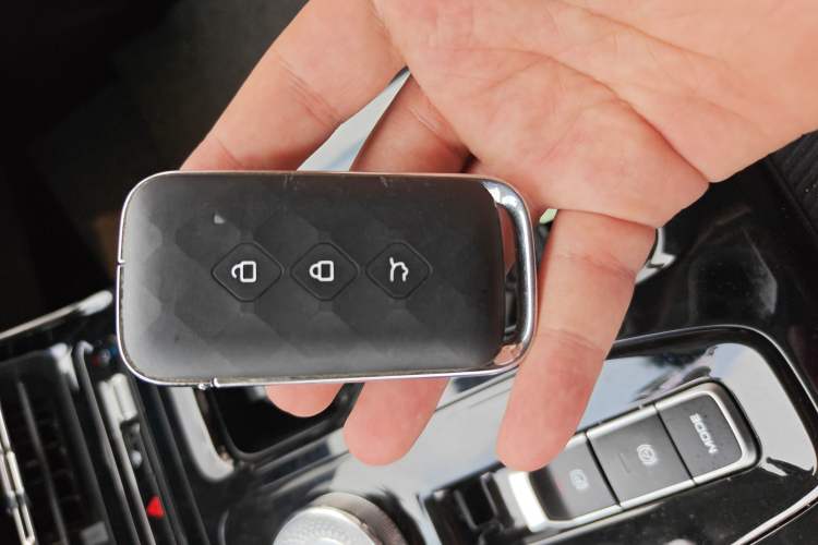 Used Wuling E5 2024 410 km Standard Version Interior 1