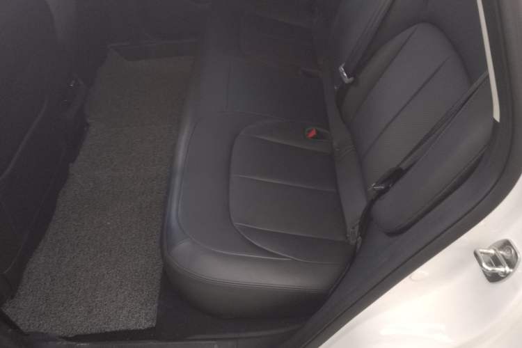Used Wuling E5 2024 410 km Standard Version Interior 4