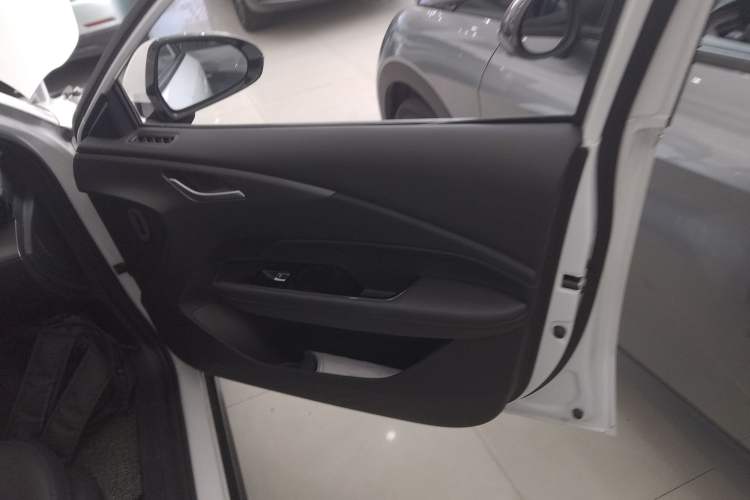 Used Wuling E5 2024 410 km Standard Version Interior 5