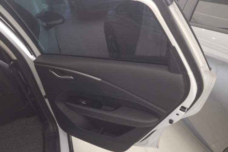 Used Wuling E5 2024 410 km Standard Version Interior 6