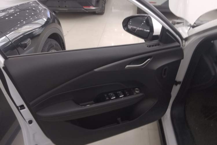 Used Wuling E5 2024 410 km Standard Version Interior 7