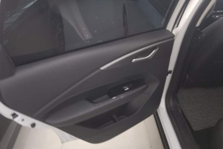 Used Wuling E5 2024 410 km Standard Version Interior 8