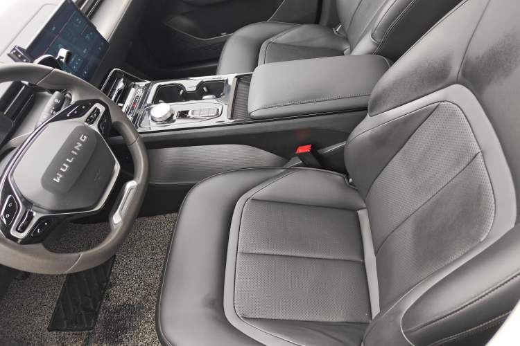 Used Wuling E5 2024 410 km Standard Version Left Front Seat