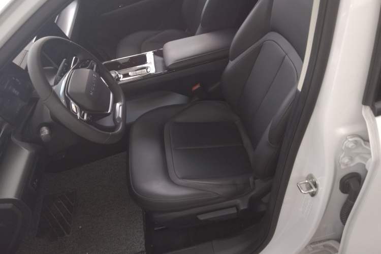 Used Wuling E5 2024 410 km Standard Version Left Front Seat