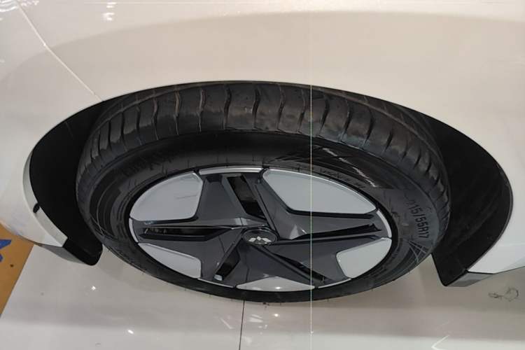 Used Wuling E5 2024 510 km Standard Version Left Front Wheel Hub