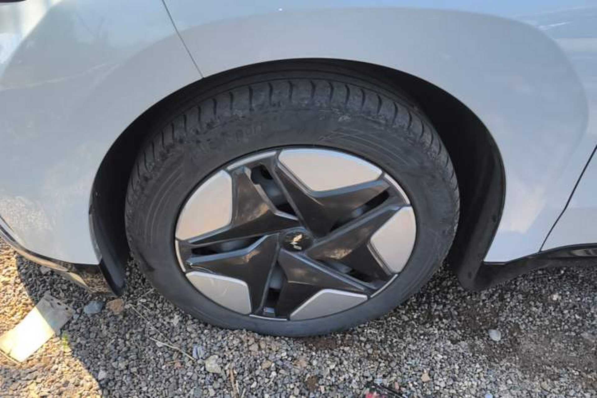 Used Wuling E5 2024 410 km Standard Version Left Front Wheel Hub