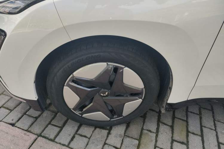Used Wuling E5 2024 510 km Standard Version Left Front Wheel Hub