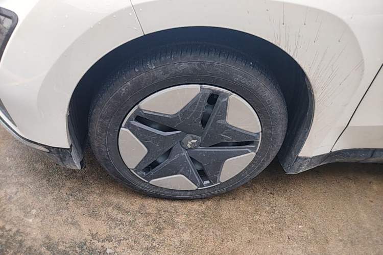 Used Wuling E5 2024 410 km Standard Version Left Front Wheel Hub