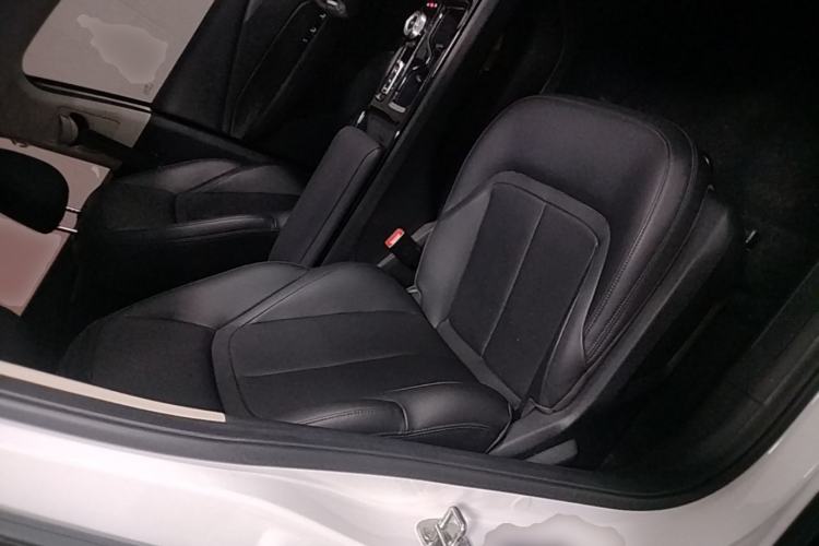 Used Wuling E5 2024 410 km Standard Version Right Front Seat