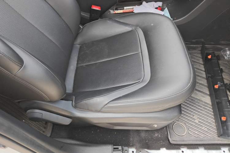 Used Wuling E5 2024 410 km Standard Version Right Front Seat