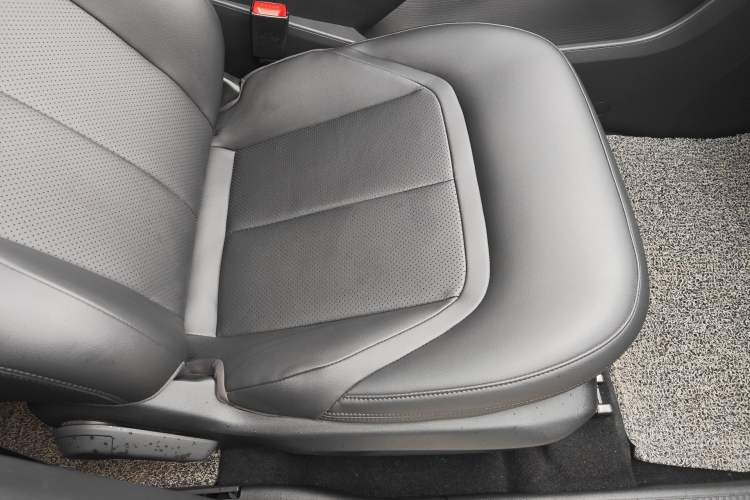 Used Wuling E5 2024 410 km Standard Version Right Front Seat