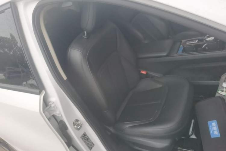 Used Wuling E5 2024 410 km Standard Version Right Front Seat