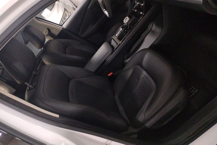 Used Wuling E5 2024 410 km Standard Version Right Front Seat