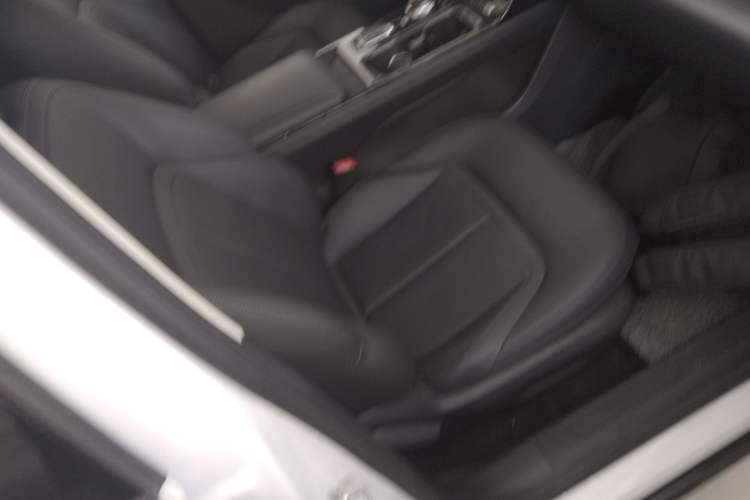 Used Wuling E5 2024 410 km Standard Version Right Front Seat