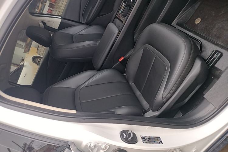 Used Wuling E5 2024 410 km Standard Version Right Front Seat