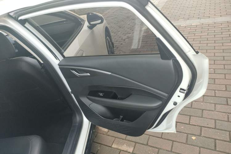 Used Wuling E5 2024 510 km Standard Version Right Rear Door Interior