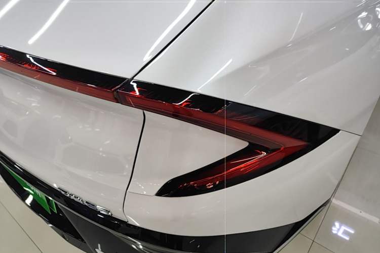 Used Wuling E5 2024 510 km Standard Version Right Rear Taillight