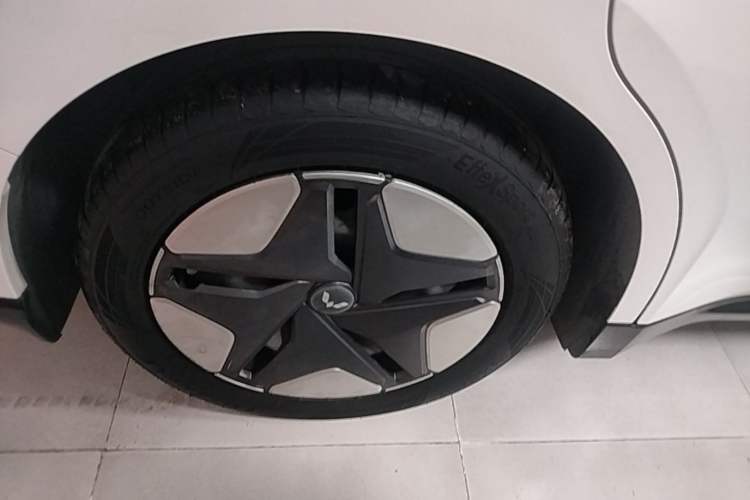 Used Wuling E5 2024 410 km Standard Version Right Rear Wheel Hub