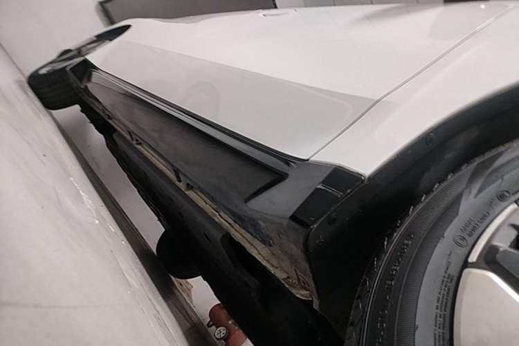 Used Wuling E5 2024 410 km Standard Version Right Side Sill