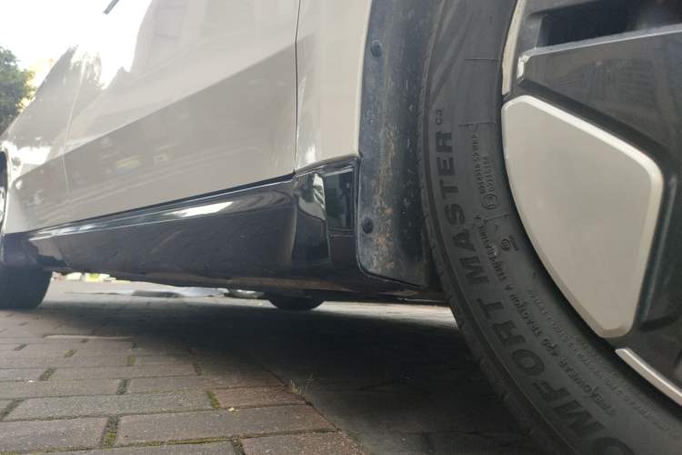 Used Wuling E5 2024 510 km Standard Version Right Side Sill