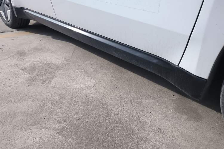 Used Wuling E5 2024 410 km Standard Version Right Side Sill