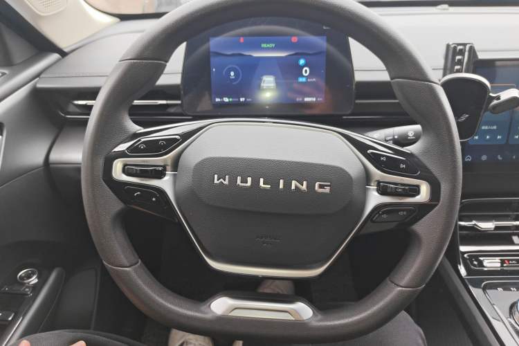 Used Wuling E5 2024 410 km Standard Version Steering Wheel