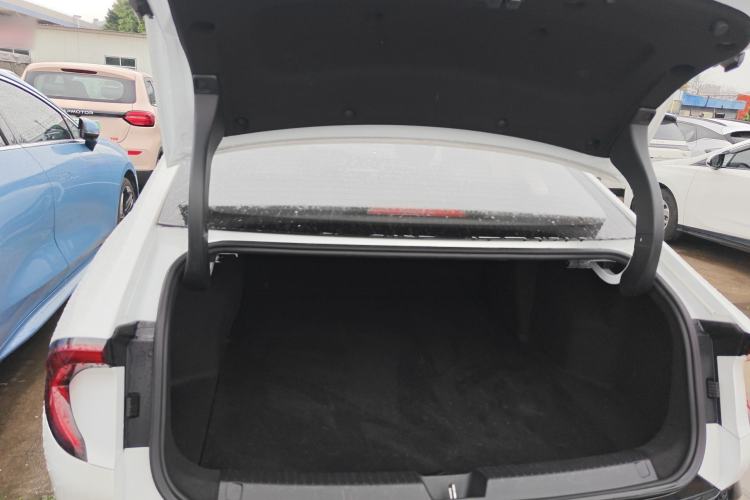 Used Wuling E5 2024 410 km Standard Version Trunk