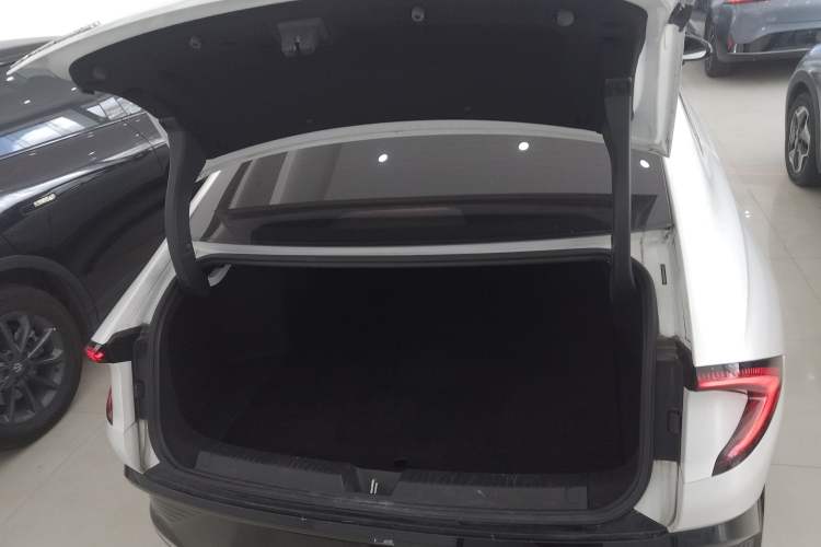 Used Wuling E5 2024 410 km Standard Version Trunk