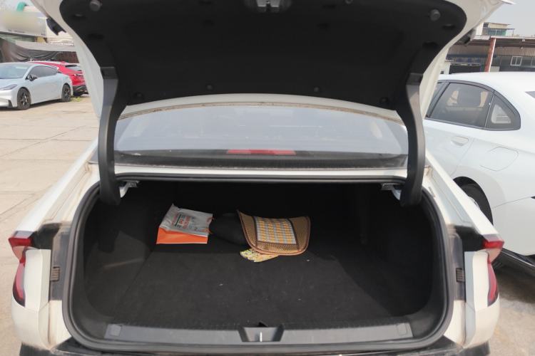 Used Wuling E5 2024 410 km Standard Version Trunk