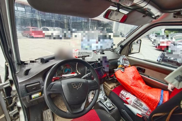 Used Wuling Electric Truck 2021 Cargo Truck Penghui 43.2kWh Liugong Electric Control System Center Console