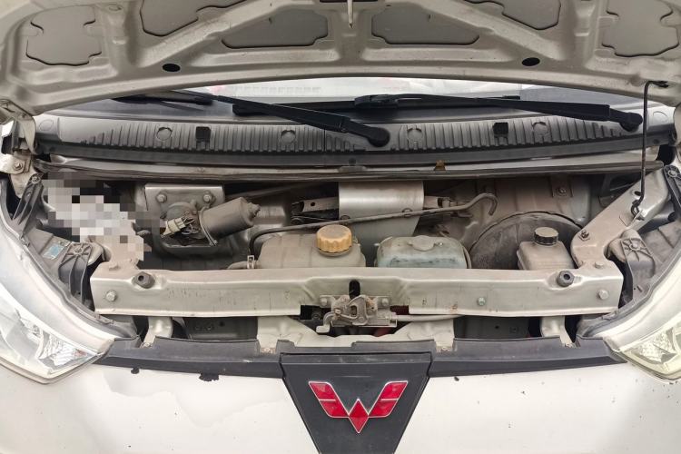 Used Wuling Electric Truck 2021 Cargo Truck Penghui 43.2kWh Liugong Electric Control System Engine Bay