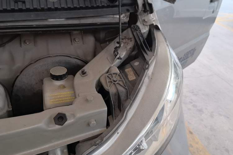 Used Wuling Electric Truck 2021 Cargo Truck Lifan 41.6kWh Inovance 2nd-Generation Electric Control System Engine Bay Left