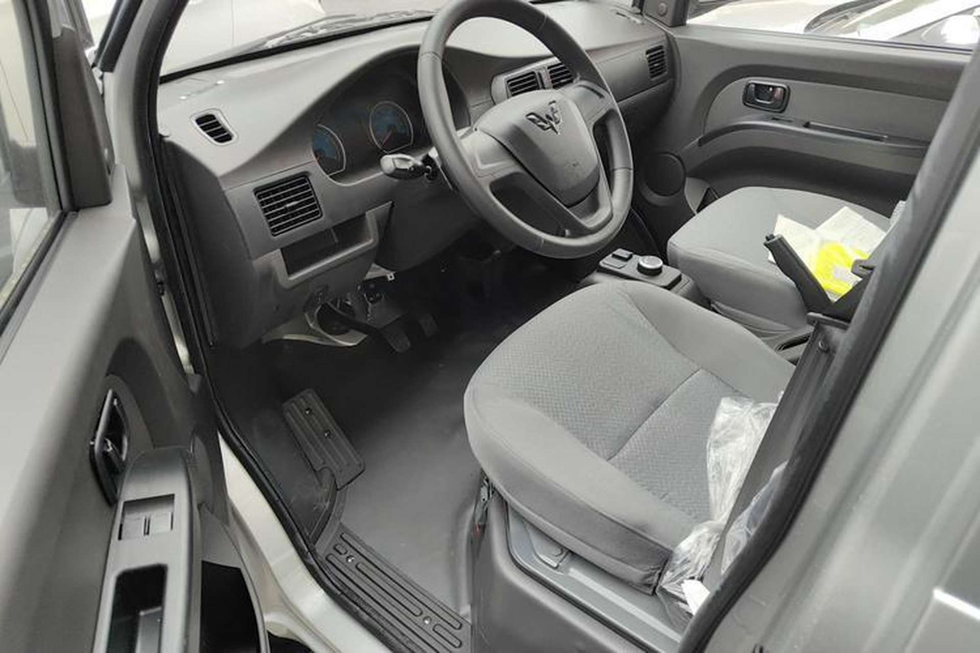 Used Wuling Electric Truck 2021 Ningde 41.86kWh Huichuan 2nd-Generation Electric Control for Cargo Truck Interior 4