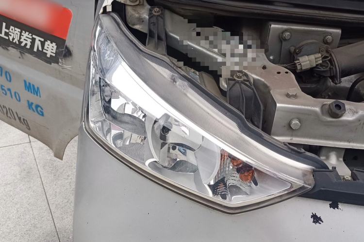 Used Wuling Electric Truck 2021 Cargo Truck Penghui 43.2kWh Liugong Electric Control System Right Front Headlight