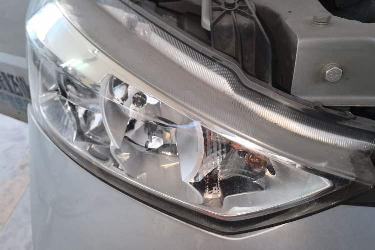 Used Wuling Electric Truck 2021 Cargo Truck Lifan 41.6kWh Inovance 2nd-Generation Electric Control System Right Front Headlight