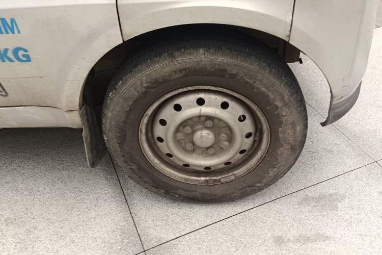 Used Wuling Electric Truck 2021 Cargo Truck Penghui 43.2kWh Liugong Electric Control System Right Front Wheel Hub