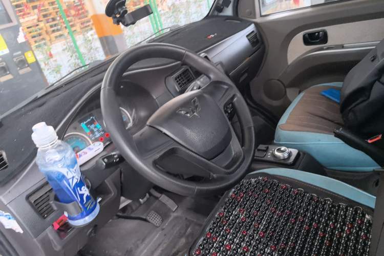 Used Wuling Electric Truck 2021 Cargo Truck Lifan 41.6kWh Inovance 2nd-Generation Electric Control System Steering Wheel