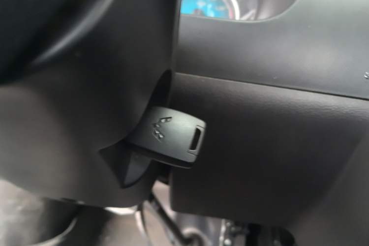 Used Wuling Electric Truck 2021 Cargo Truck Lifan 41.6kWh Inovance 2nd-Generation Electric Control System Vehicle Key