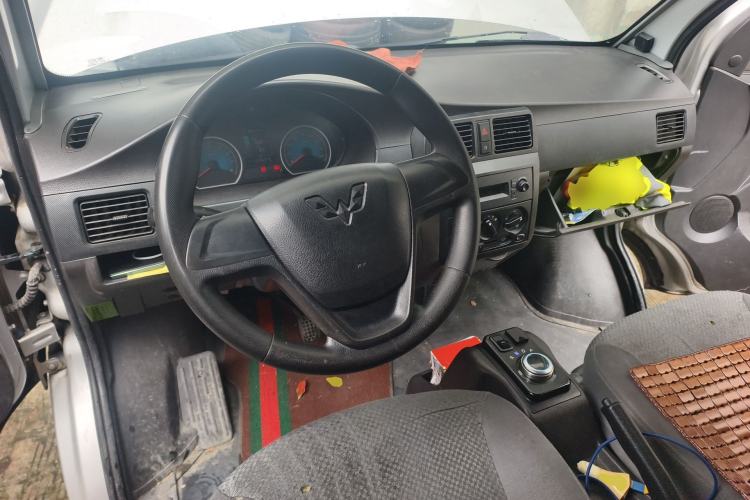 Used Wuling Electric Truck 2022 Affordable Model Anchi with 35.904 kWh Center Console