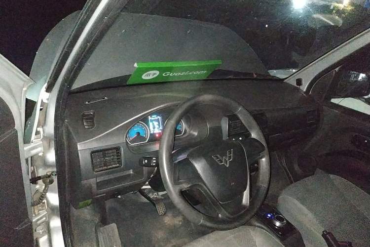 Used Wuling Electric Truck 2022 Affordable Model Anchi with 35.904 kWh Center Console