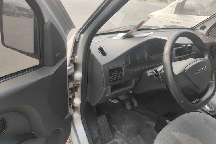 Used Wuling Electric Truck 2022 Affordable Model Anchi with 35.904 kWh Driver Seat
