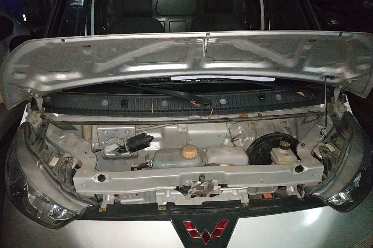 Used Wuling Electric Truck 2022 Affordable Model Anchi with 35.904 kWh Engine Bay