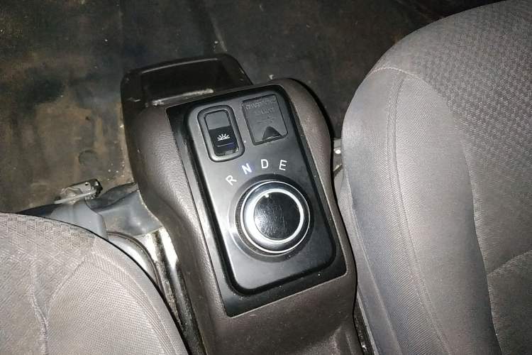 Used Wuling Electric Truck 2022 Affordable Model Anchi with 35.904 kWh Gear Lever
