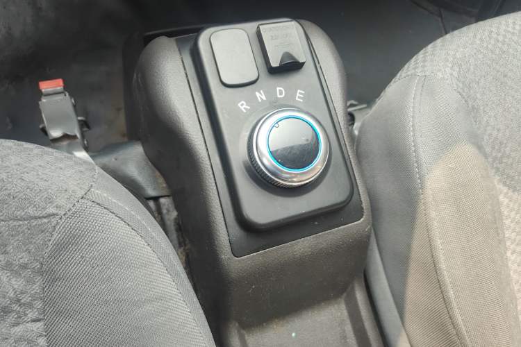 Used Wuling Electric Truck 2022 Affordable Model Anchi with 35.904 kWh Gear Lever