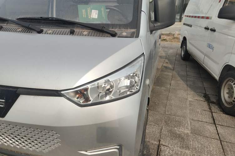 Used Wuling Electric Truck 2022 Affordable Model Anchi with 35.904 kWh Left Front Headlight